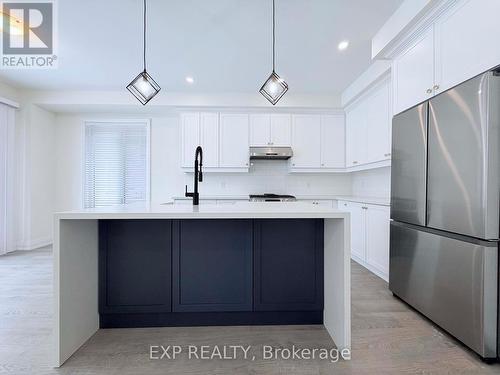 20 Daffodil Road, Springwater, ON - Indoor Photo Showing Kitchen