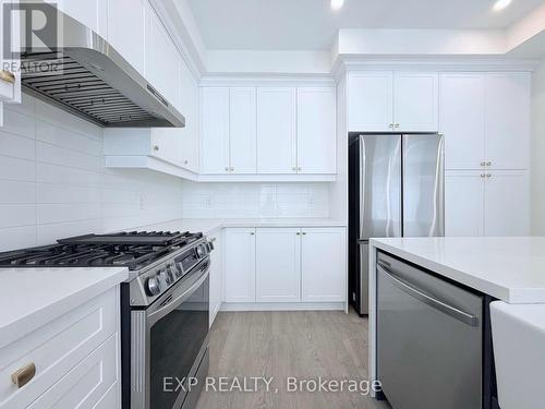 20 Daffodil Road, Springwater, ON - Indoor Photo Showing Kitchen