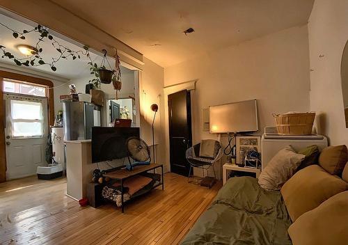 Salon - 5196 Rue Rivard, Montréal (Le Plateau-Mont-Royal), QC - Indoor
