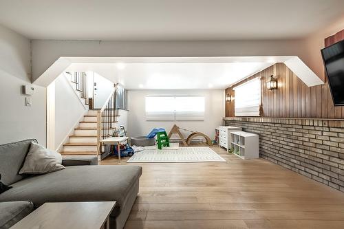 Salle de jeux - 90 Rue Audubon, Dollard-Des-Ormeaux, QC - Indoor Photo Showing Living Room