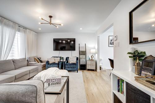 Salon - 90 Rue Audubon, Dollard-Des-Ormeaux, QC - Indoor Photo Showing Living Room