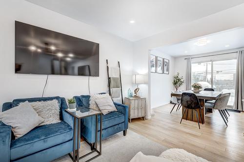 Salle à manger - 90 Rue Audubon, Dollard-Des-Ormeaux, QC - Indoor Photo Showing Living Room