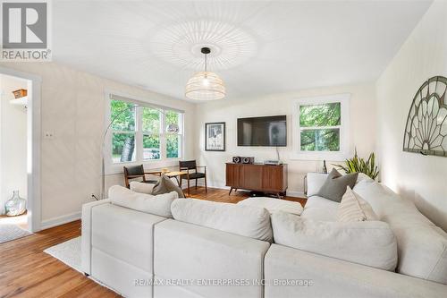 6295 Guelph Line, Burlington, ON - Indoor Photo Showing Living Room