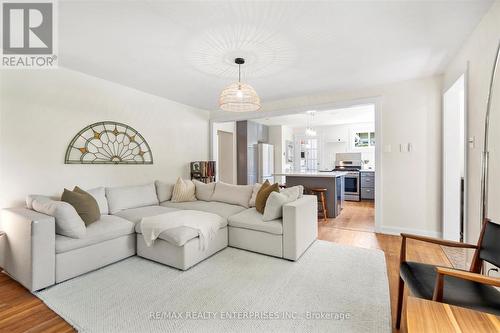 6295 Guelph Line, Burlington, ON - Indoor Photo Showing Living Room