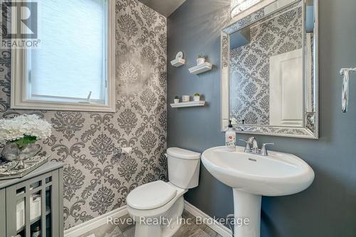 2 Brookfield Court, Ingersoll (Ingersoll - South), ON - Indoor Photo Showing Bathroom