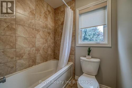 2 Brookfield Court, Ingersoll (Ingersoll - South), ON - Indoor Photo Showing Bathroom
