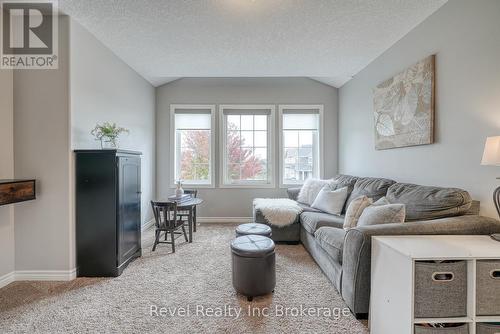 2 Brookfield Court, Ingersoll (Ingersoll - South), ON - Indoor Photo Showing Living Room