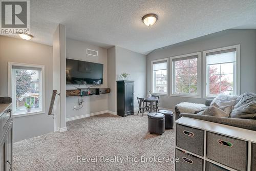 2 Brookfield Court, Ingersoll (Ingersoll - South), ON - Indoor Photo Showing Living Room
