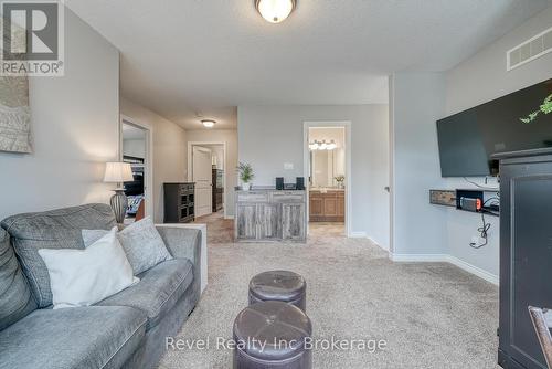 2 Brookfield Court, Ingersoll (Ingersoll - South), ON - Indoor Photo Showing Living Room