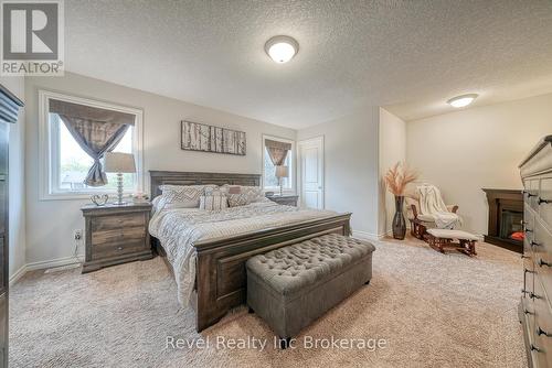 2 Brookfield Court, Ingersoll (Ingersoll - South), ON - Indoor Photo Showing Bedroom