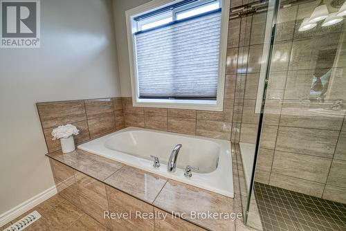 2 Brookfield Court, Ingersoll (Ingersoll - South), ON - Indoor Photo Showing Bathroom