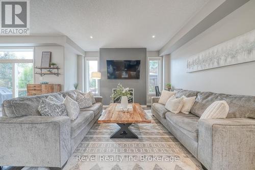 2 Brookfield Court, Ingersoll (Ingersoll - South), ON - Indoor Photo Showing Living Room