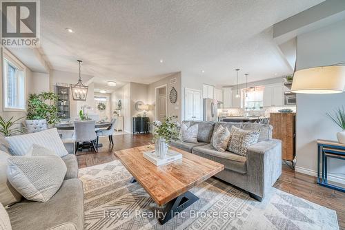 2 Brookfield Court, Ingersoll (Ingersoll - South), ON - Indoor Photo Showing Living Room