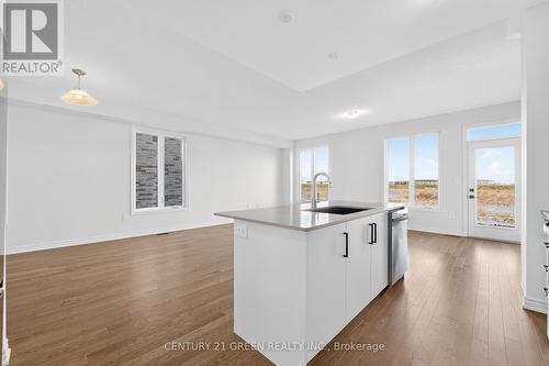 1473 Savoline Boulevard, Milton, ON - Indoor Photo Showing Kitchen