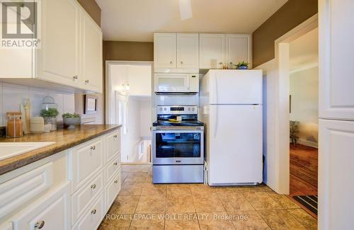 116 Boniface Avenue, Kitchener, ON - Indoor Photo Showing Kitchen
