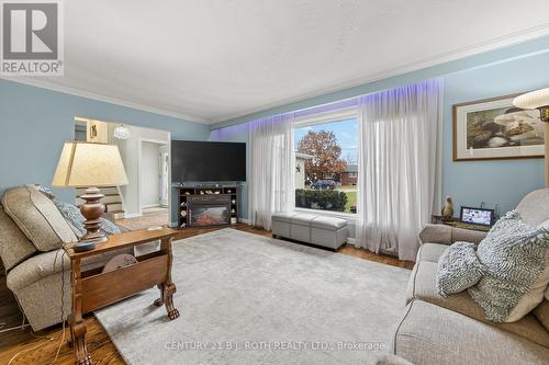 212 Church Street, Bradford West Gwillimbury, ON - Indoor Photo Showing Living Room With Fireplace