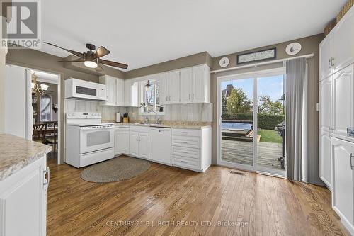 212 Church Street, Bradford West Gwillimbury, ON - Indoor Photo Showing Kitchen