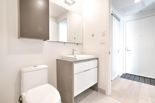 Bathroom - 713-1288 Rue St-Antoine O., Montréal (Ville-Marie), QC - Indoor Photo Showing Bathroom
