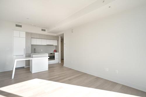 Living room - 713-1288 Rue St-Antoine O., Montréal (Ville-Marie), QC - Indoor Photo Showing Kitchen