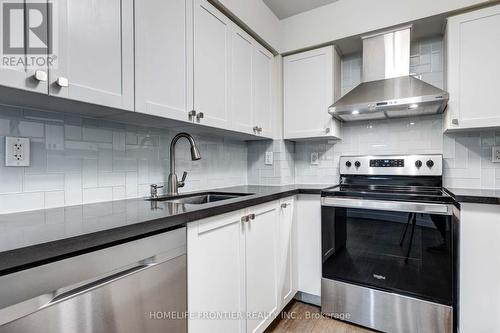 210 - 23 Oneida Crescent, Richmond Hill, ON - Indoor Photo Showing Kitchen With Upgraded Kitchen