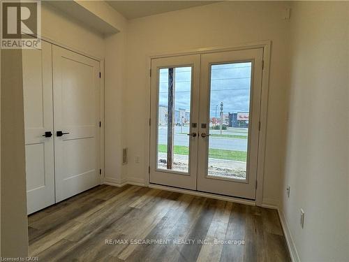 23 - 120 Court Drive, Brant, ON - Indoor Photo Showing Other Room