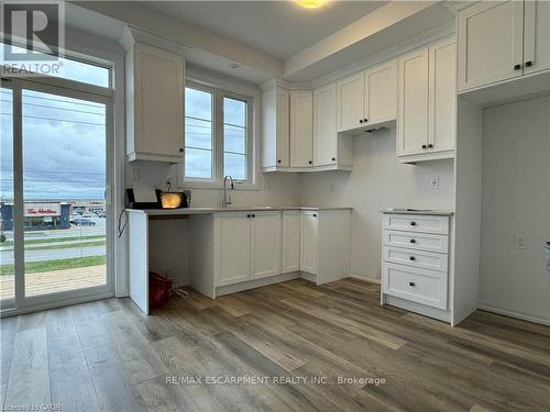 23 - 120 Court Drive, Brant, ON - Indoor Photo Showing Kitchen