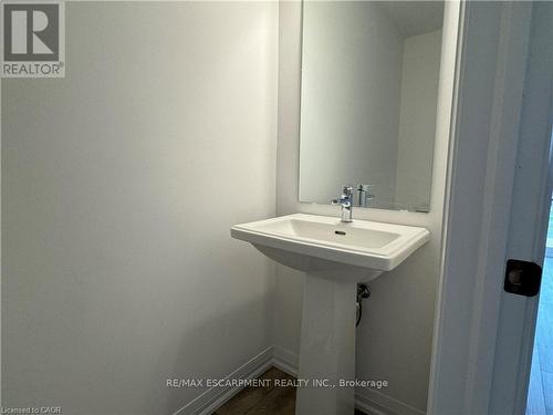 23 - 120 Court Drive, Brant, ON - Indoor Photo Showing Bathroom