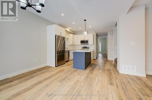 A - 33 Second Avenue, Kitchener, ON - Indoor Photo Showing Kitchen