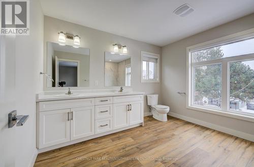 A - 33 Second Avenue, Kitchener, ON - Indoor Photo Showing Bathroom