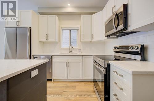 A - 33 Second Avenue, Kitchener, ON - Indoor Photo Showing Kitchen