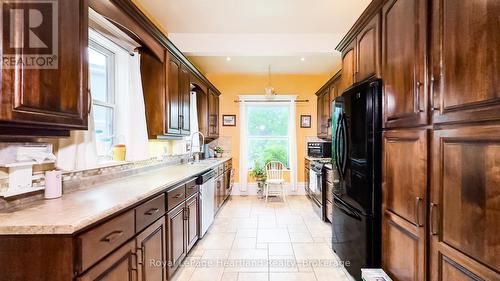 132 Elgin Avenue E, Goderich (Goderich (Town)), ON - Indoor Photo Showing Kitchen