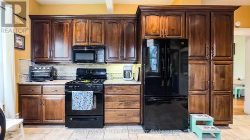 132 Elgin Avenue E, Goderich (Goderich (Town)), ON - Indoor Photo Showing Kitchen