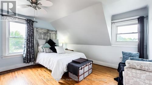 132 Elgin Avenue E, Goderich (Goderich (Town)), ON - Indoor Photo Showing Bedroom