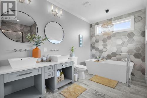 405 Darcy Drive, Strathroy-Caradoc (Ne), ON - Indoor Photo Showing Bathroom