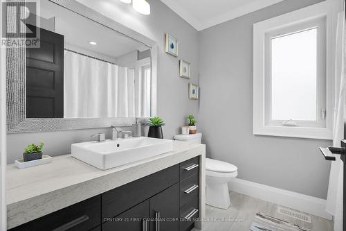405 Darcy Drive, Strathroy-Caradoc (Ne), ON - Indoor Photo Showing Bathroom