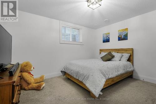 405 Darcy Drive, Strathroy-Caradoc (Ne), ON - Indoor Photo Showing Bedroom