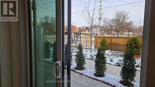102 - 500 Plains Road E, Burlington, ON - Outdoor