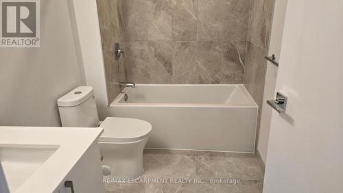 102 - 500 Plains Road E, Burlington, ON - Indoor Photo Showing Bathroom