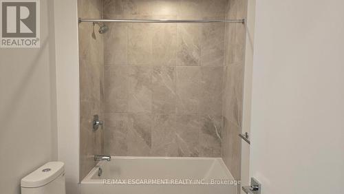 102 - 500 Plains Road E, Burlington, ON - Indoor Photo Showing Bathroom