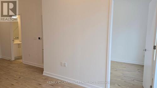 102 - 500 Plains Road E, Burlington, ON - Indoor Photo Showing Other Room