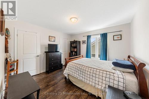 117 Allegra Drive, Wasaga Beach, ON - Indoor Photo Showing Bedroom