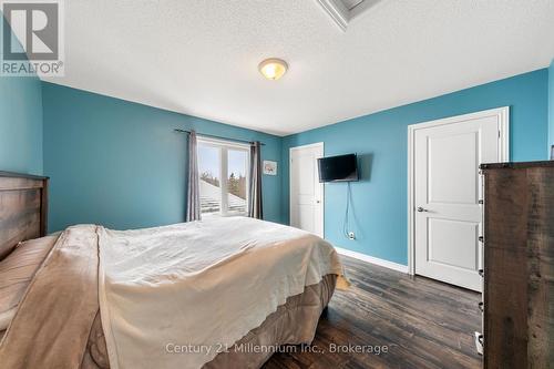 117 Allegra Drive, Wasaga Beach, ON - Indoor Photo Showing Bedroom