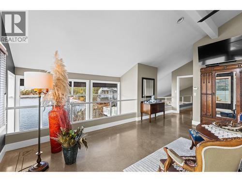 9900 Eastside Road Unit# 3, Vernon, BC - Indoor Photo Showing Living Room