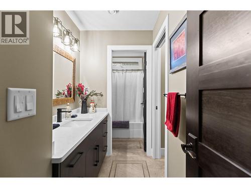 9900 Eastside Road Unit# 3, Vernon, BC - Indoor Photo Showing Bathroom