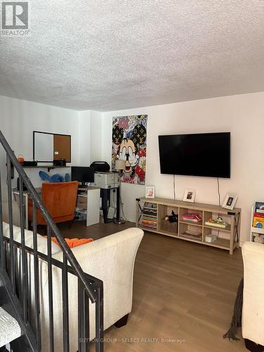 74 - 70 Fiddlers Green Road, London North (North P), ON - Indoor