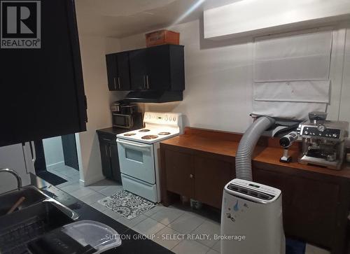 74 - 70 Fiddlers Green Road, London North (North P), ON - Indoor Photo Showing Kitchen