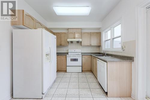 111 Pond Drive, Markham, ON - Indoor Photo Showing Kitchen With Double Sink