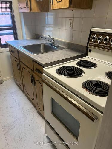 263 Dundas Street E, Toronto, ON - Indoor Photo Showing Kitchen