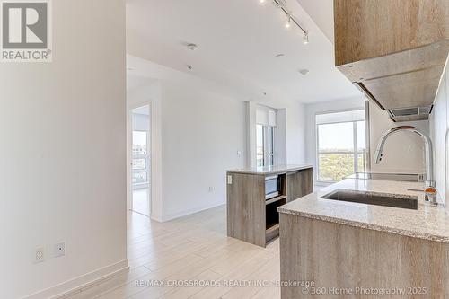 1306 - 31 Tippett Road, Toronto, ON - Indoor Photo Showing Kitchen