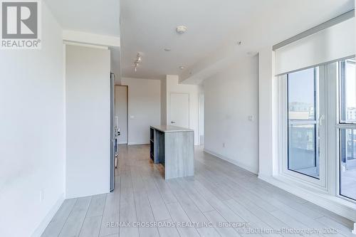 1306 - 31 Tippett Road, Toronto, ON - Indoor Photo Showing Other Room
